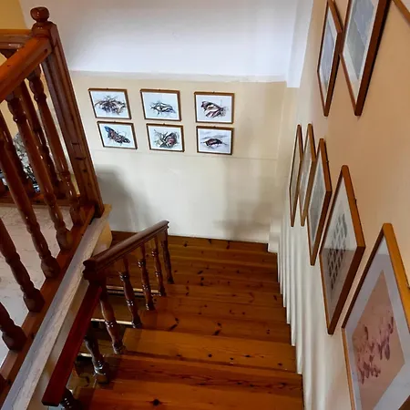 Anna's House * Kókkinon Nerón