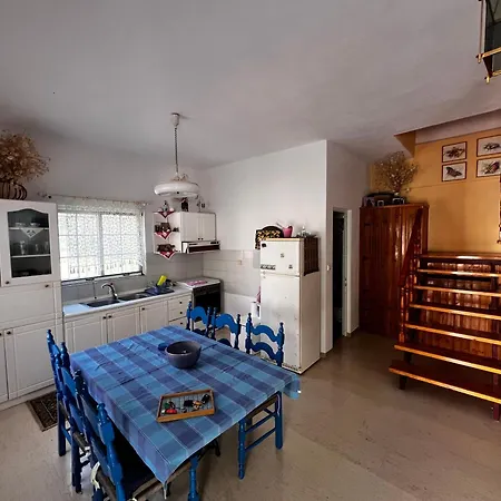 Anna's House * Kókkinon Nerón