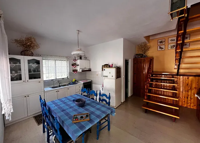 Anna's House * Kókkinon Nerón